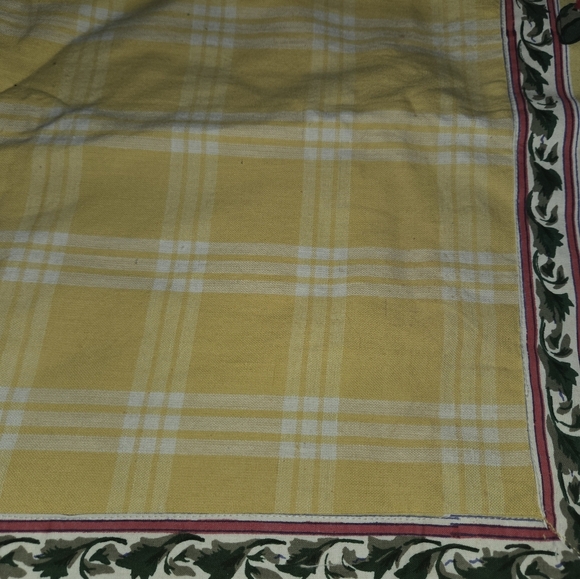 Williams Sonoma Spring Bouquet Yellow Tablecloth 70" x 90" Lily Daisies - Picture 4 of 6